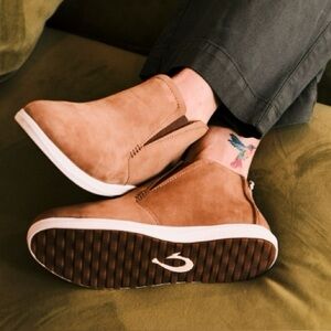 OluKai Tan Chukka Boots Stylish Comfort